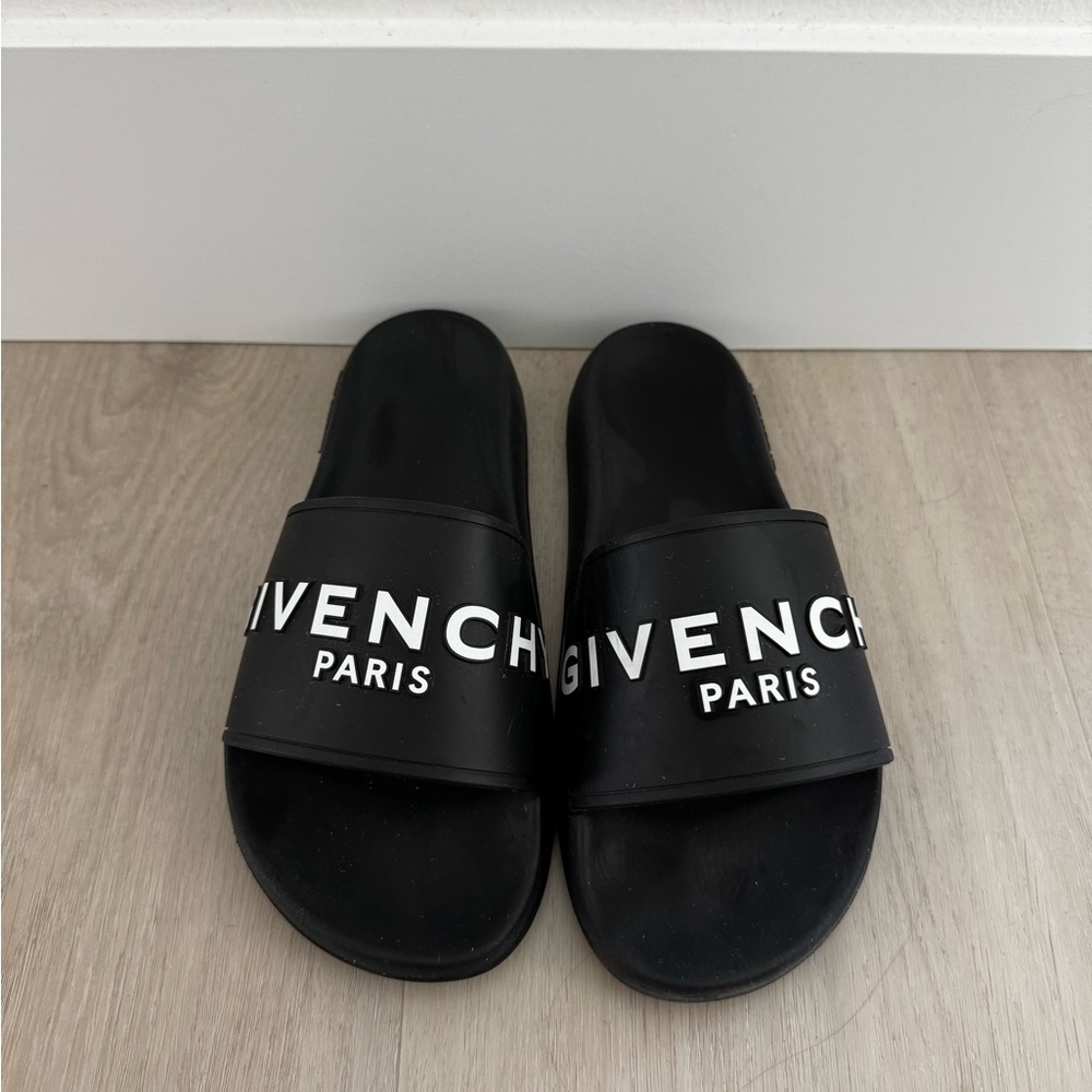 Give cry Logo Rubber Sandal